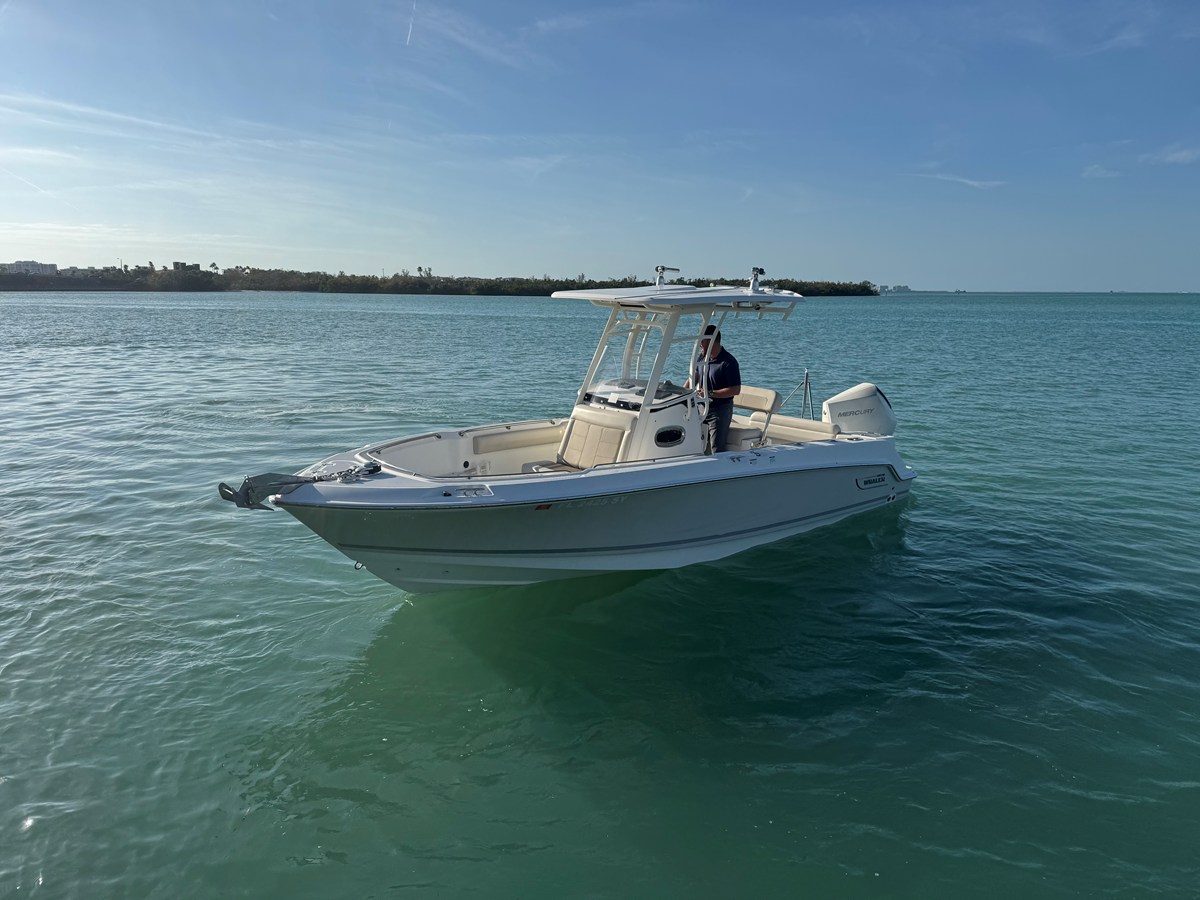 2021 Boston Whaler 230 OUTRAGE 3