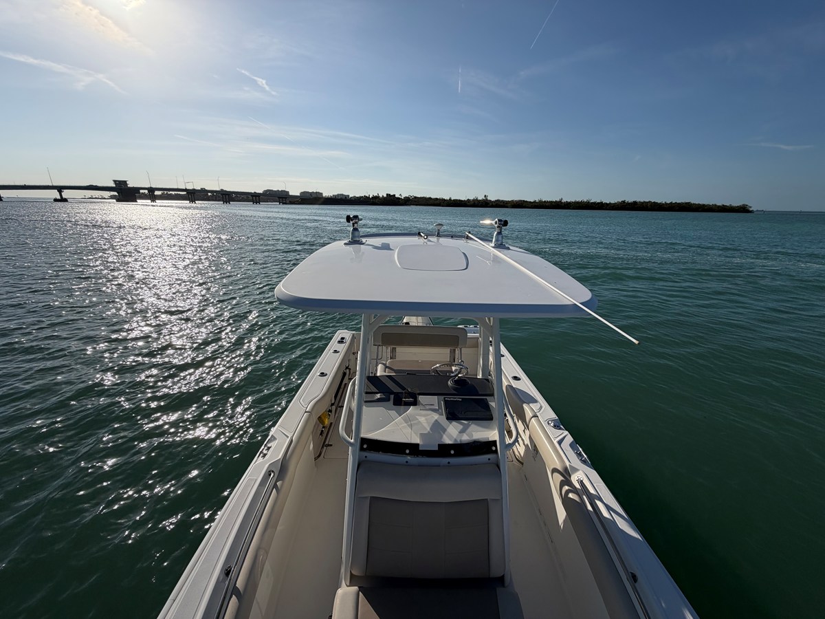 2021 Boston Whaler 230 OUTRAGE 7