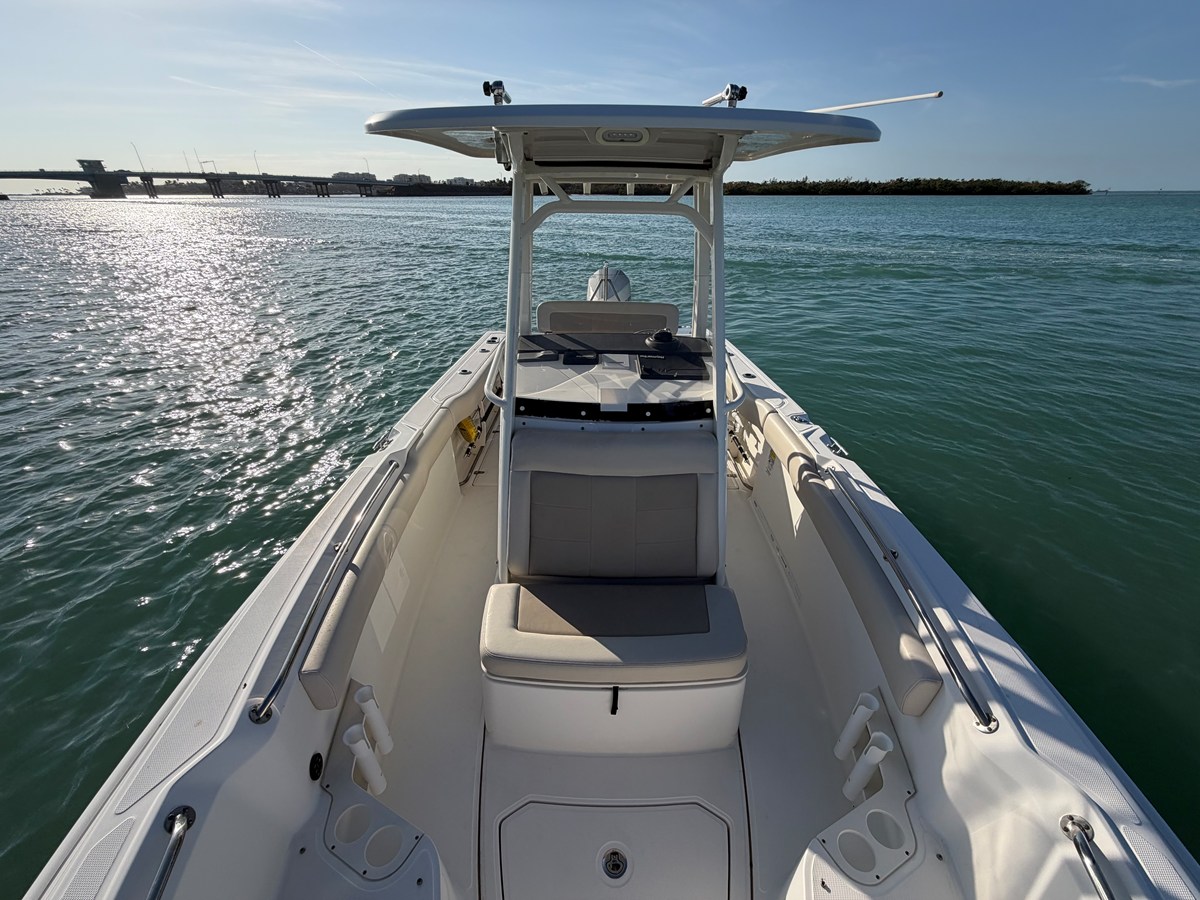 2021 Boston Whaler 230 OUTRAGE 9