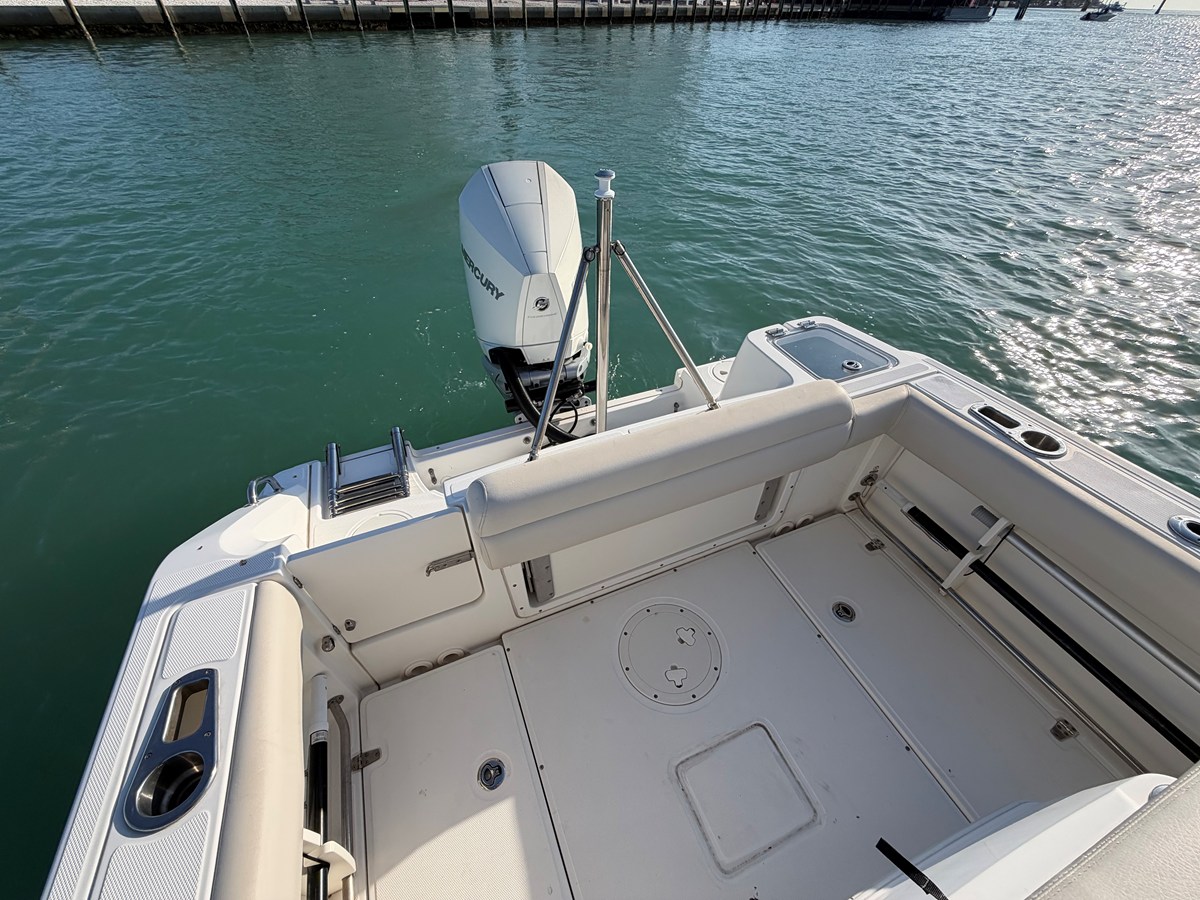2021 Boston Whaler 230 OUTRAGE 12