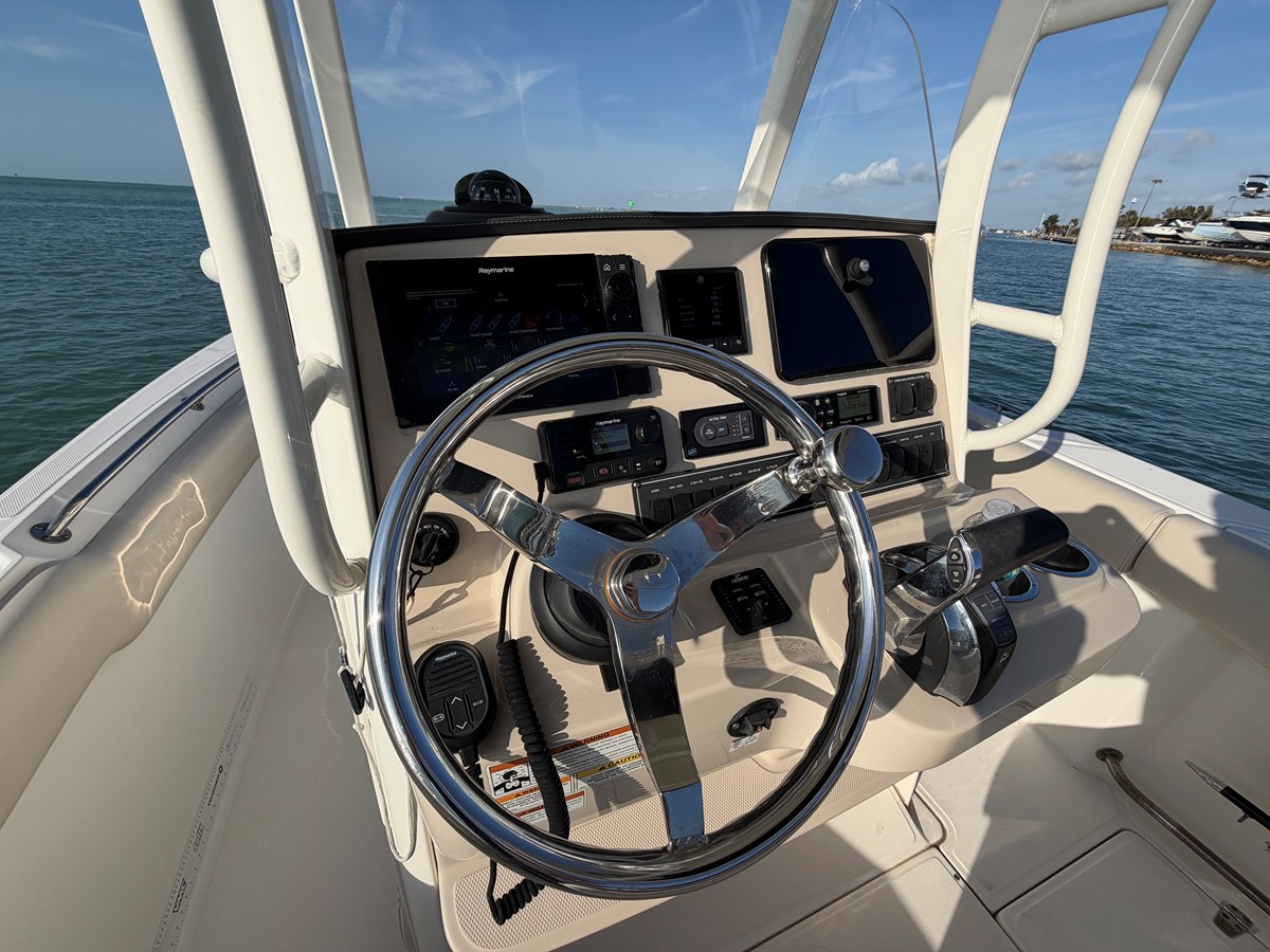 2021 Boston Whaler 230 OUTRAGE 13