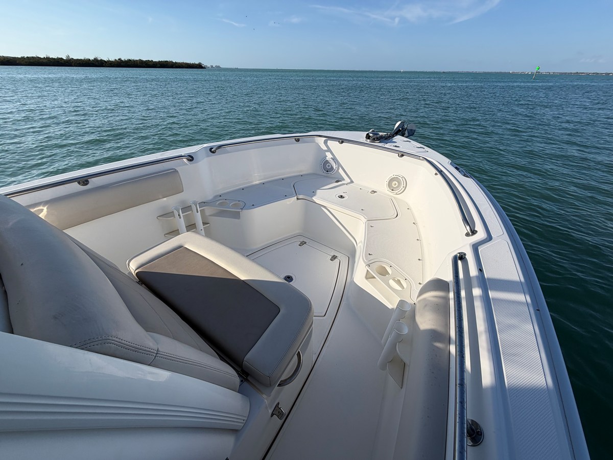2021 Boston Whaler 230 OUTRAGE 15