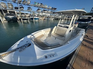 Boston Whaler 230 OUTRAGE 5 2021 Boston Whaler 230 OUTRAGE 6