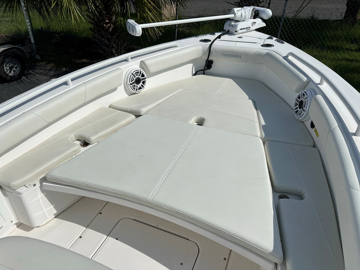2021 Everglades 243 CC 16