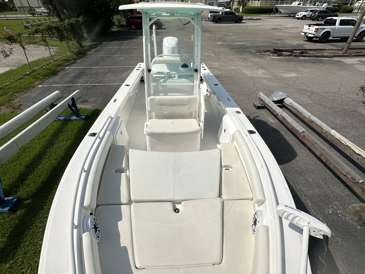 2021 Everglades 243 CC 20