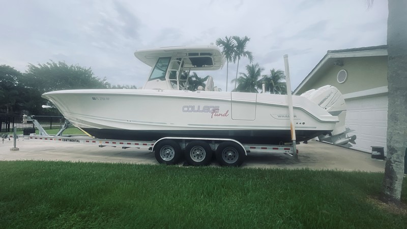 2018 Boston Whaler 330 OUTRAGE 8