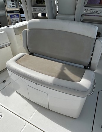 2018 Boston Whaler 330 OUTRAGE 17