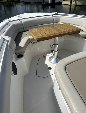 2018 Boston Whaler 330 OUTRAGE 20