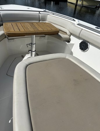 2018 Boston Whaler 330 OUTRAGE 21