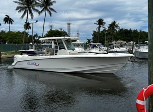 Boston Whaler 330 OUTRAGE 1 2018 Boston Whaler 330 OUTRAGE 2