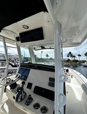Boston Whaler 330 OUTRAGE 11 2018 Boston Whaler 330 OUTRAGE 12
