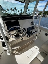 Boston Whaler 330 OUTRAGE 12 2018 Boston Whaler 330 OUTRAGE 13
