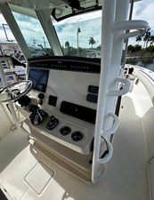 Boston Whaler 330 OUTRAGE 13 2018 Boston Whaler 330 OUTRAGE 14