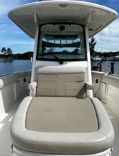Boston Whaler 330 OUTRAGE 18 2018 Boston Whaler 330 OUTRAGE 19