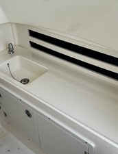 Boston Whaler 330 OUTRAGE 21 2018 Boston Whaler 330 OUTRAGE 22