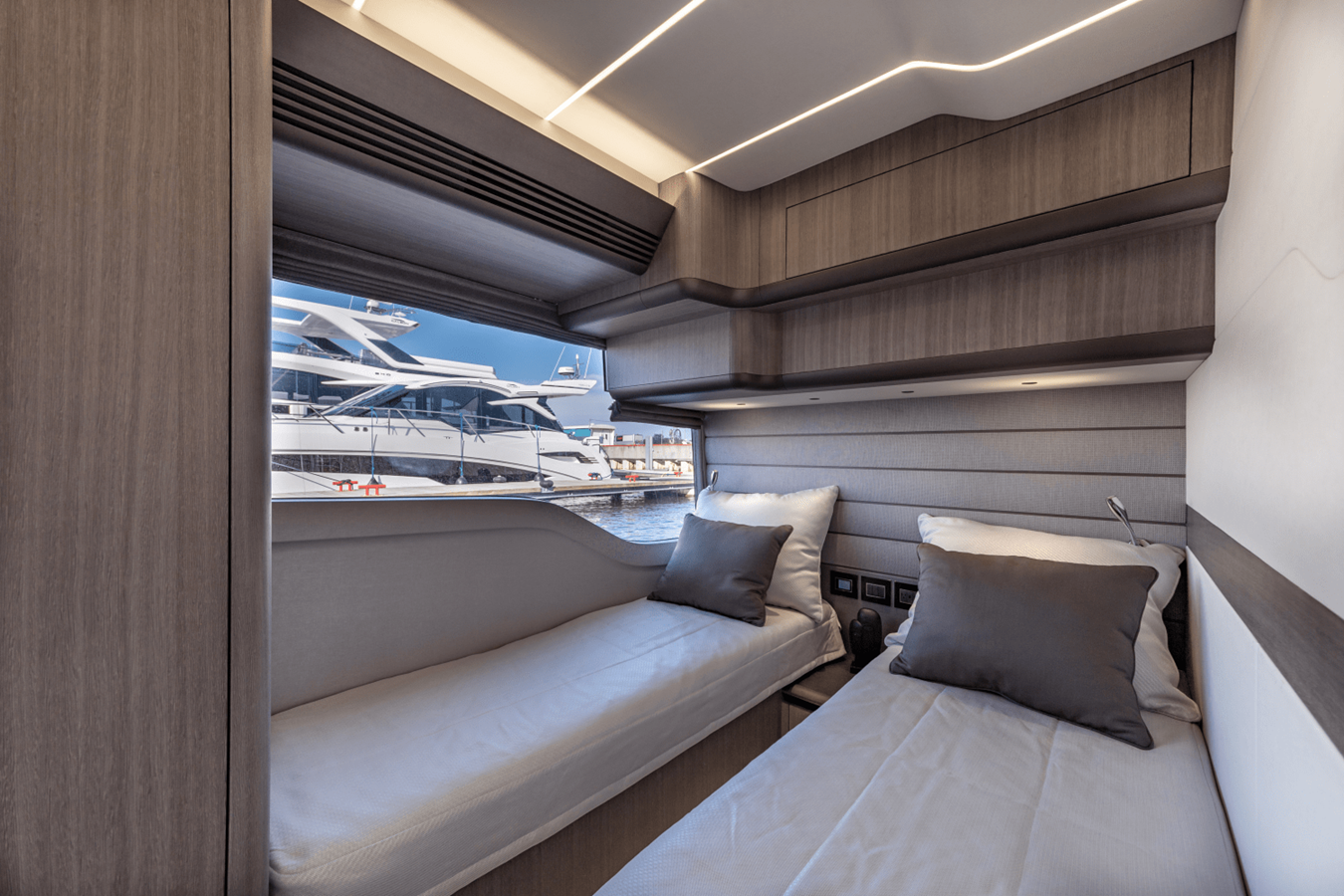 2027 Galeon 560 FLY 32