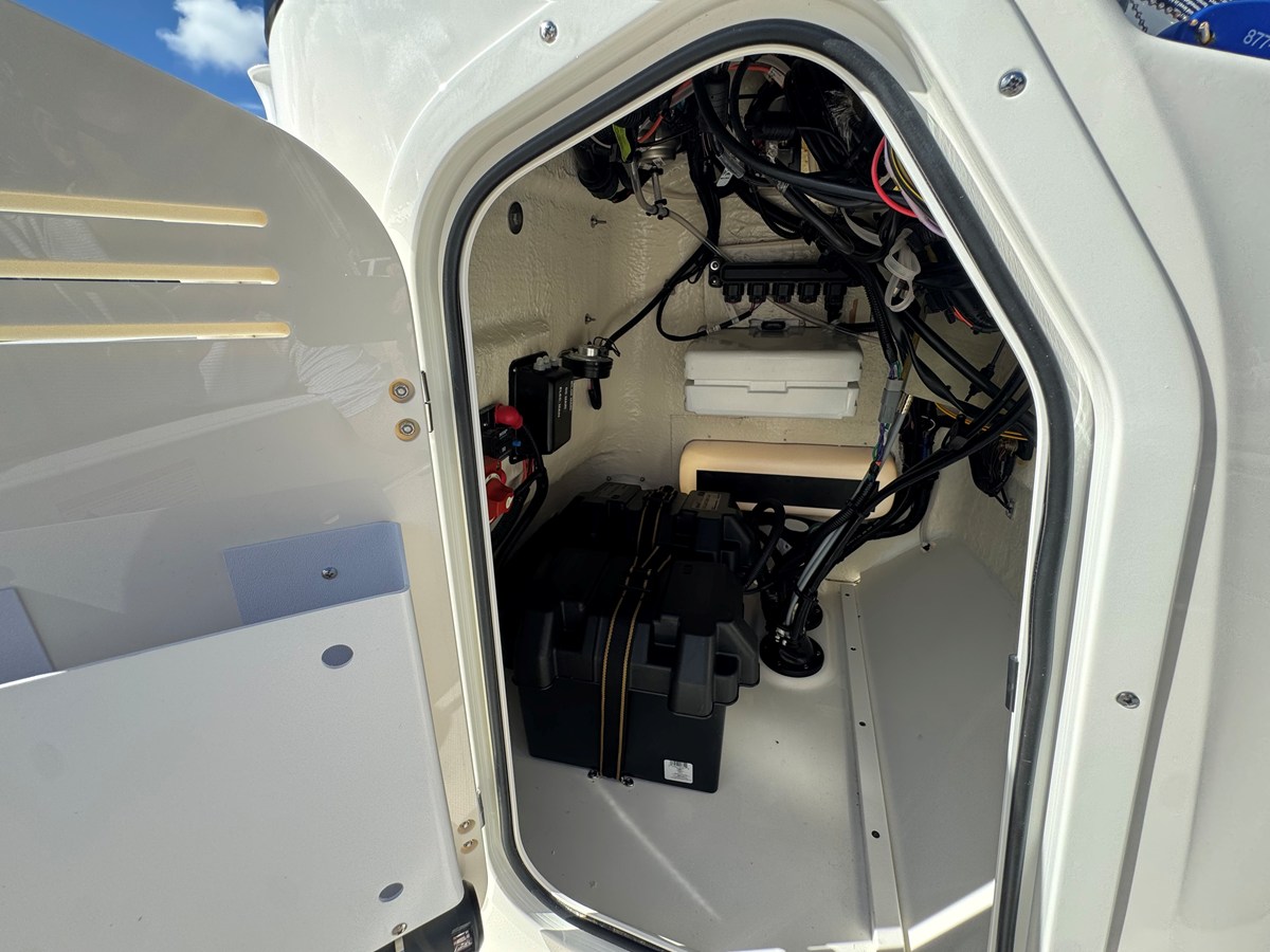2027 Boston Whaler 170 Montauk 9