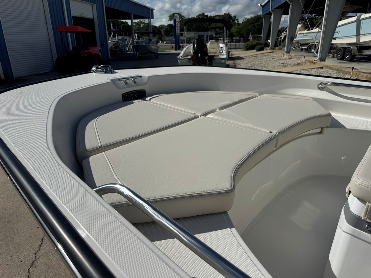 2027 Boston Whaler 170 Montauk 11