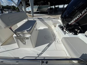 Boston Whaler 170 Montauk 5 2027 Boston Whaler 170 Montauk 6