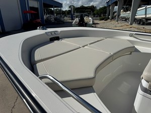 Boston Whaler 170 Montauk 10 2027 Boston Whaler 170 Montauk 11