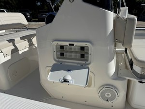 Boston Whaler 170 Montauk 11 2027 Boston Whaler 170 Montauk 12