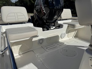 Boston Whaler 170 Montauk 12 2027 Boston Whaler 170 Montauk 13