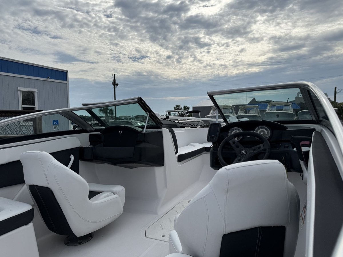 2019 Four Winns HD 200 FREEDOM 17