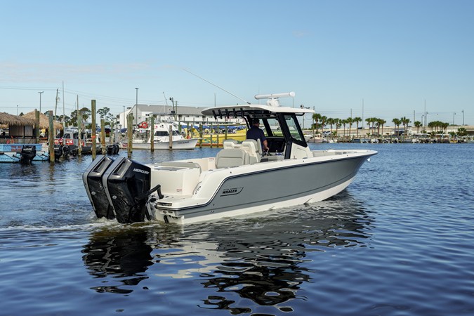 2027 Boston Whaler 330 Outrage 4