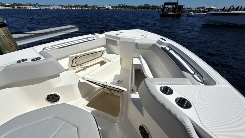 2027 Boston Whaler 330 Outrage 12