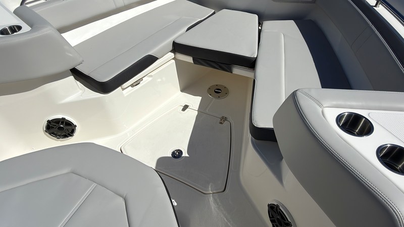 2027 Boston Whaler 330 Outrage 13