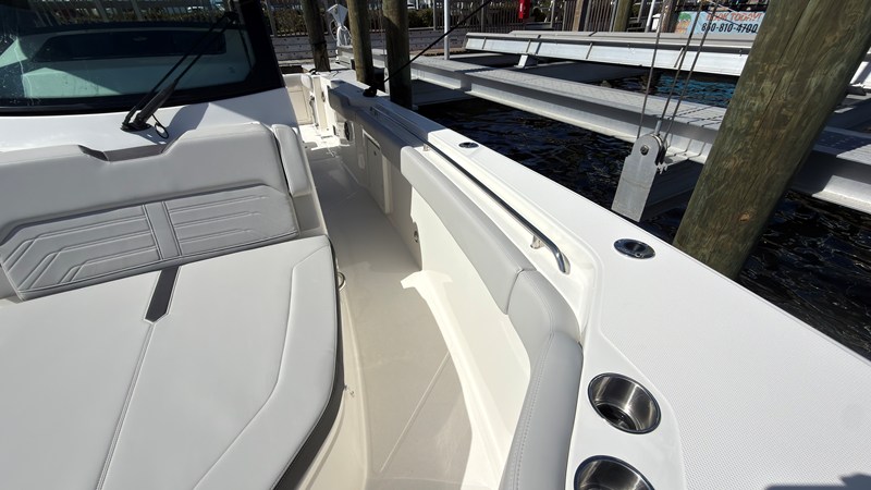 2027 Boston Whaler 330 Outrage 17