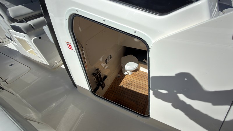 2027 Boston Whaler 330 Outrage 20