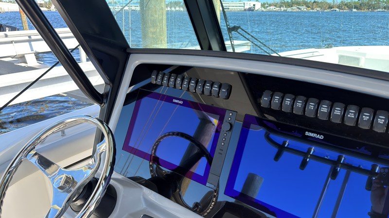 2027 Boston Whaler 330 Outrage 24