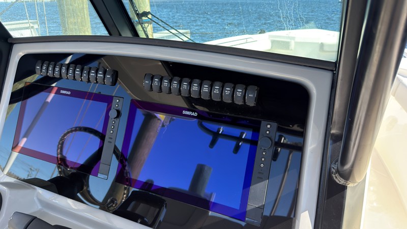 2027 Boston Whaler 330 Outrage 25