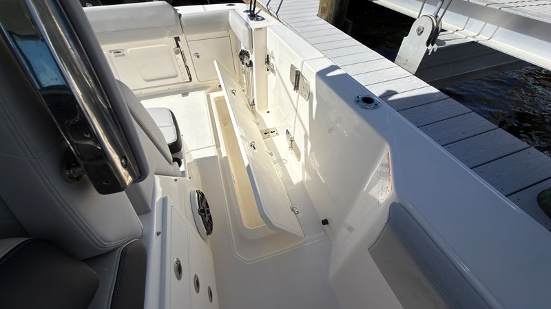 2027 Boston Whaler 330 Outrage 36