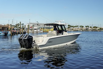 Boston Whaler 330 Outrage 3 2027 Boston Whaler 330 Outrage 4