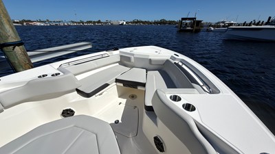 2027 Boston Whaler 330 Outrage 11
