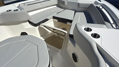 2027 Boston Whaler 330 Outrage 14