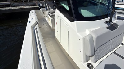 2027 Boston Whaler 330 Outrage 19