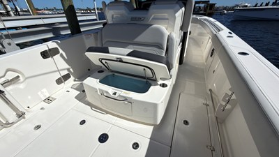 2027 Boston Whaler 330 Outrage 32