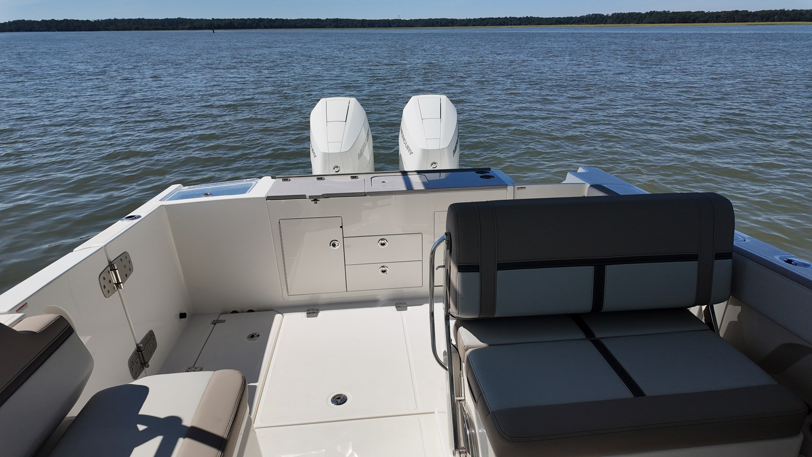 2027 Boston Whaler 330 Vantage 9