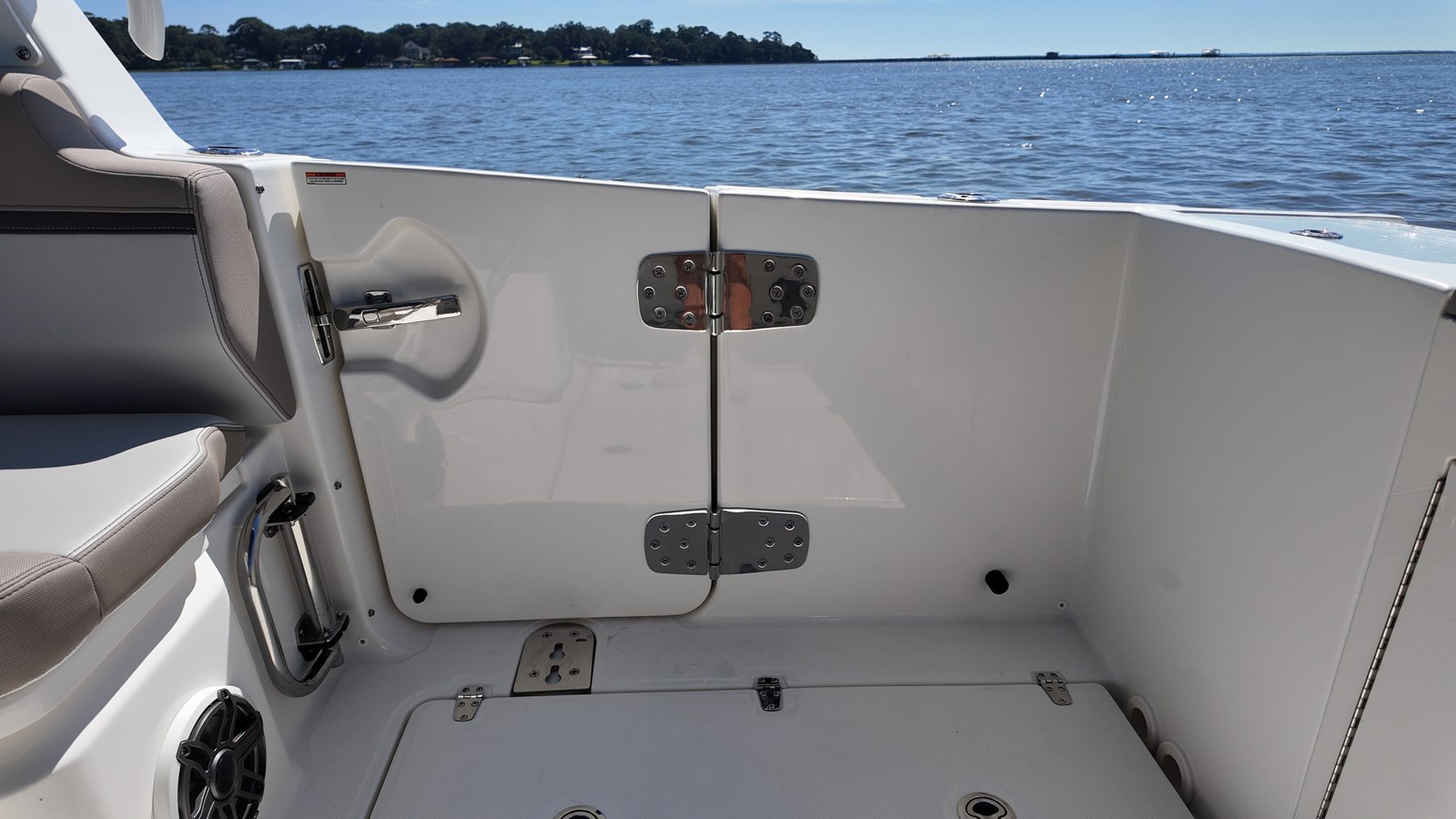 2027 Boston Whaler 330 Vantage 14