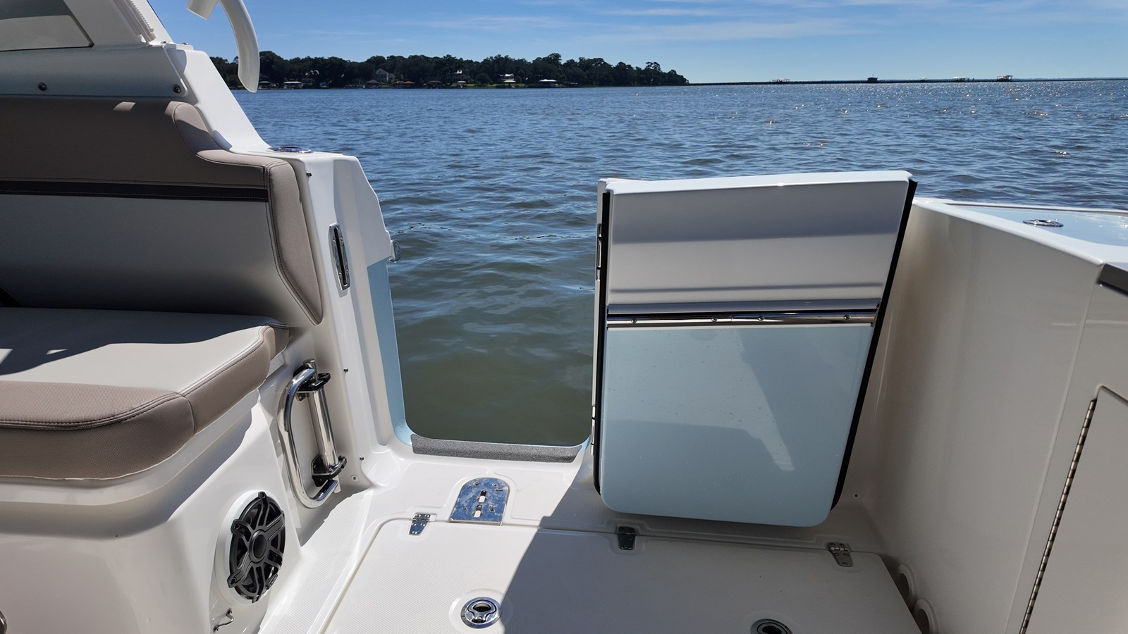 2027 Boston Whaler 330 Vantage 15