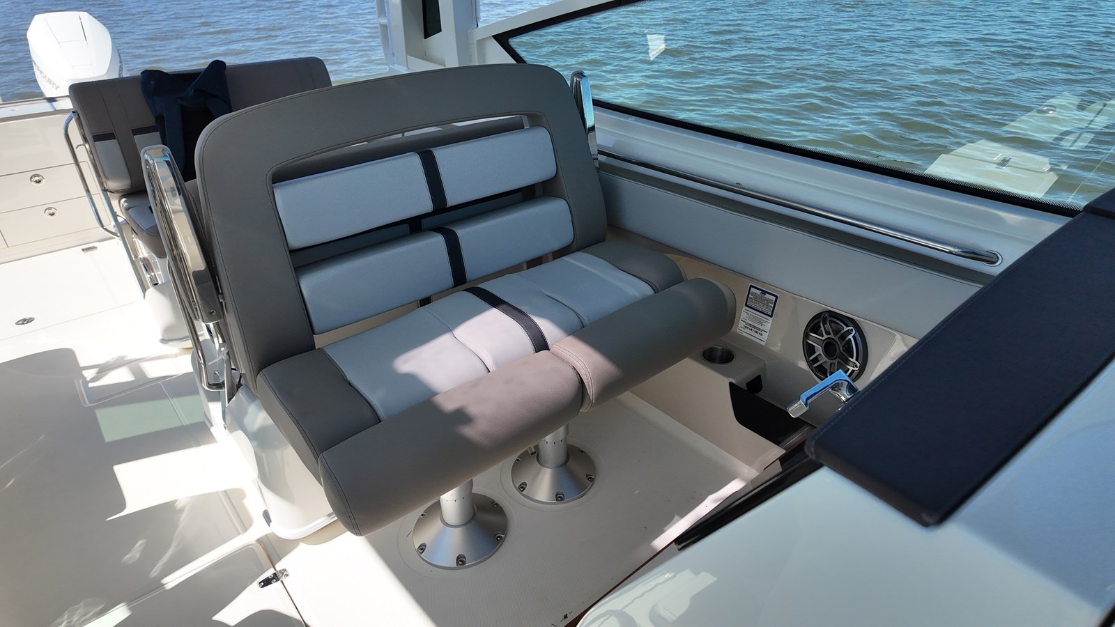 2027 Boston Whaler 330 Vantage 20