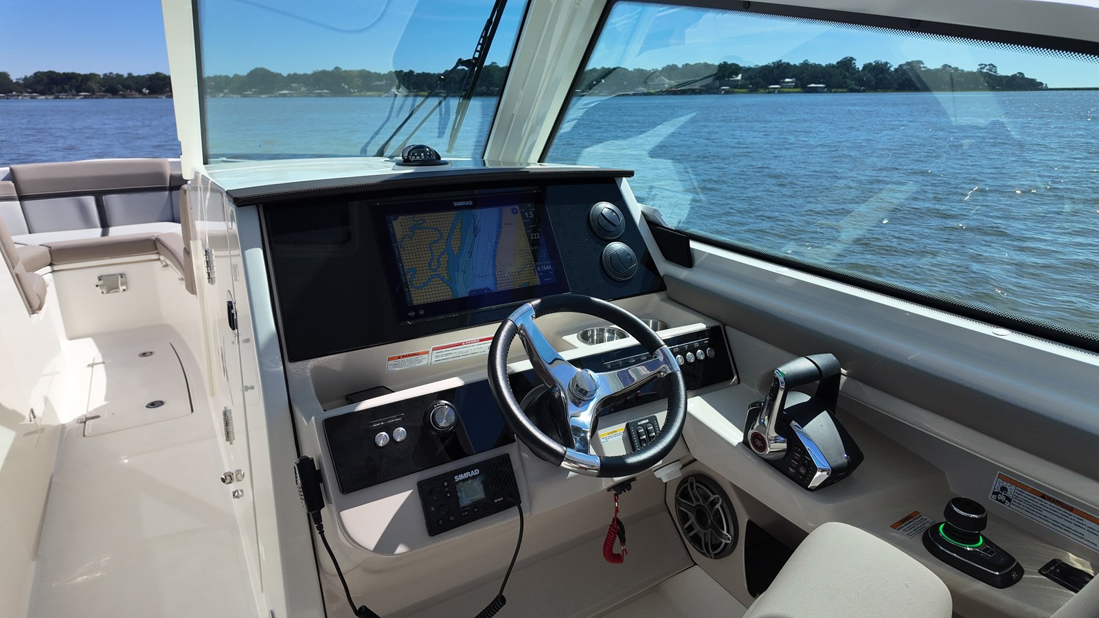 2027 Boston Whaler 330 Vantage 22