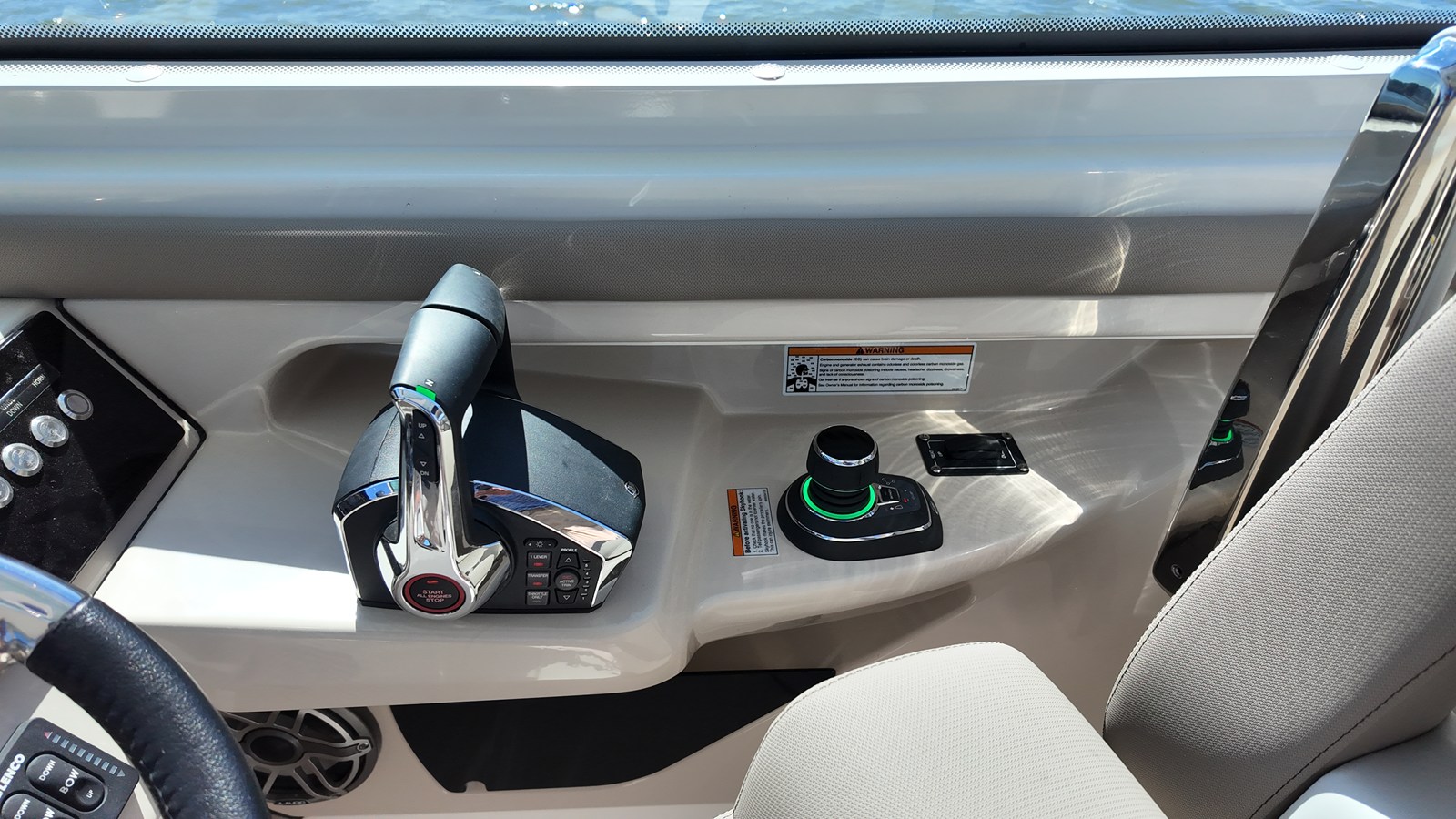 2027 Boston Whaler 330 Vantage 23
