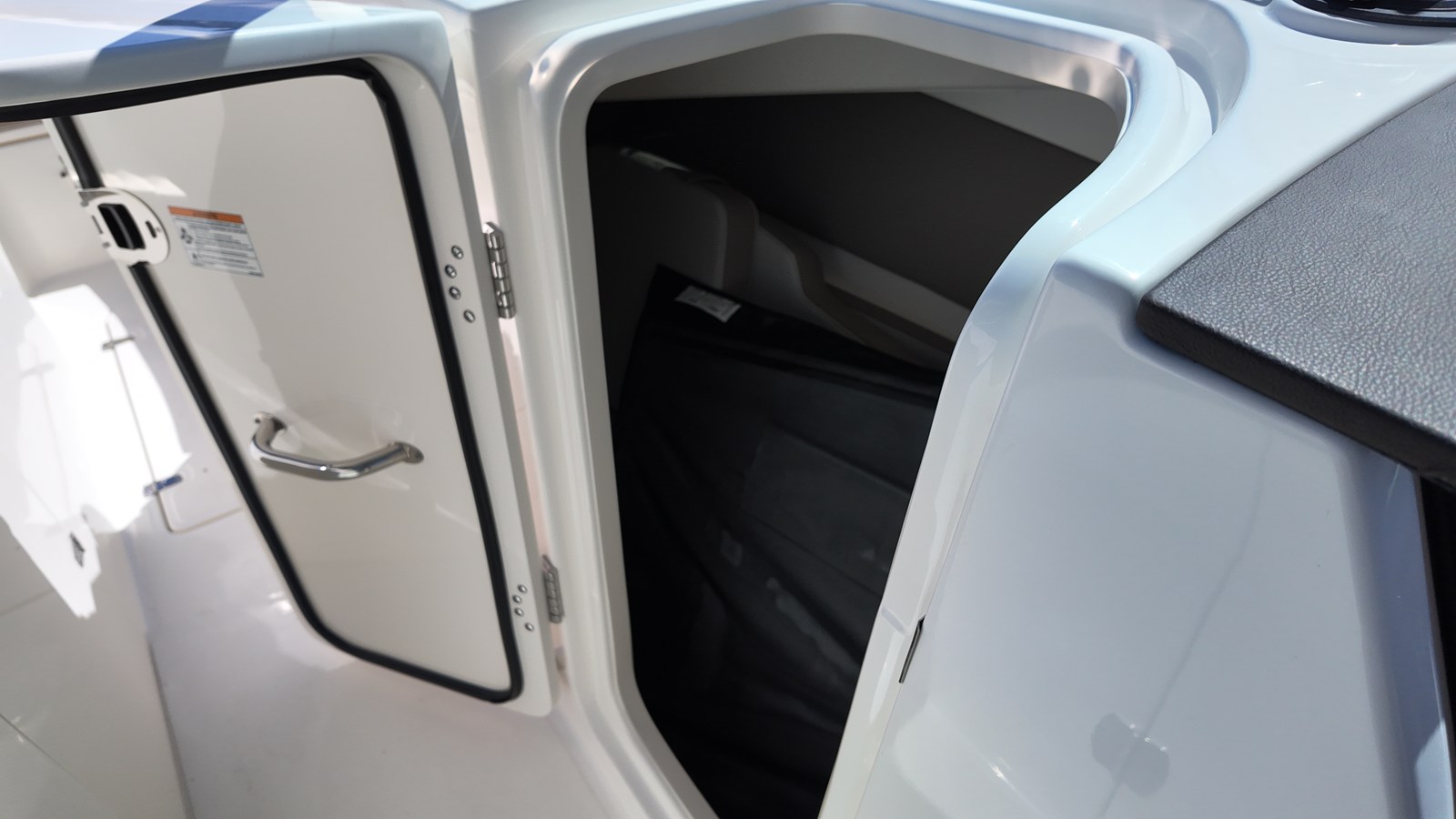 2027 Boston Whaler 330 Vantage 24