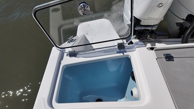 2027 Boston Whaler 330 Vantage 8