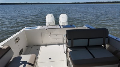 2027 Boston Whaler 330 Vantage 9