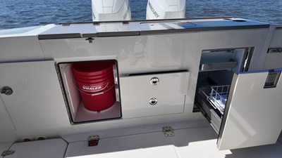 2027 Boston Whaler 330 Vantage 10